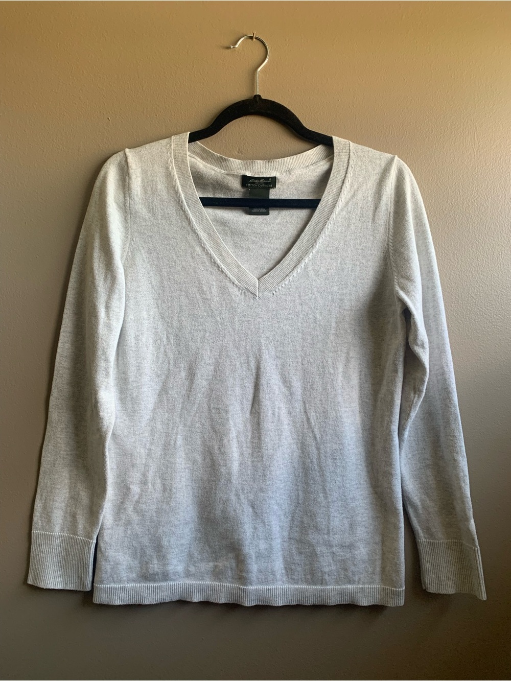 Eddie Bauer Women's Cotton Cashmere V-Neck Sweater in Light Gray Size Medium